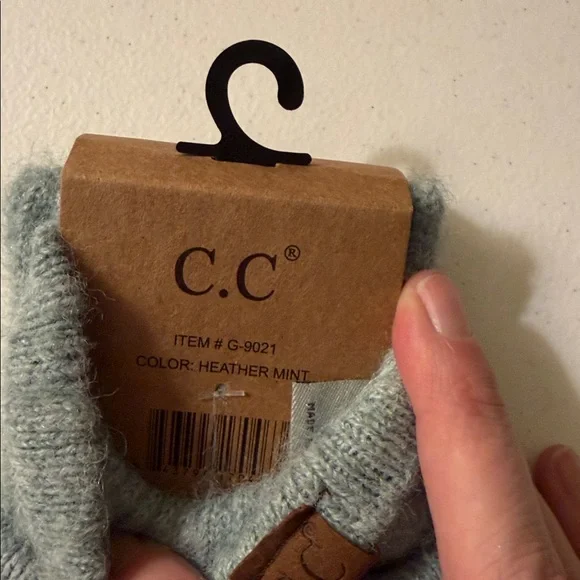 NWT women’s C.C heather mint Knit Gloves - Picture 3 of 6
